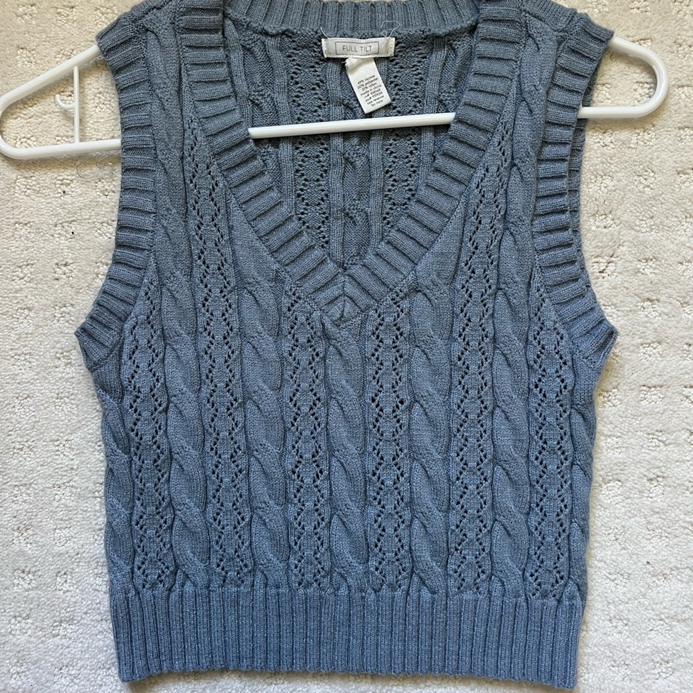 Sweater vest